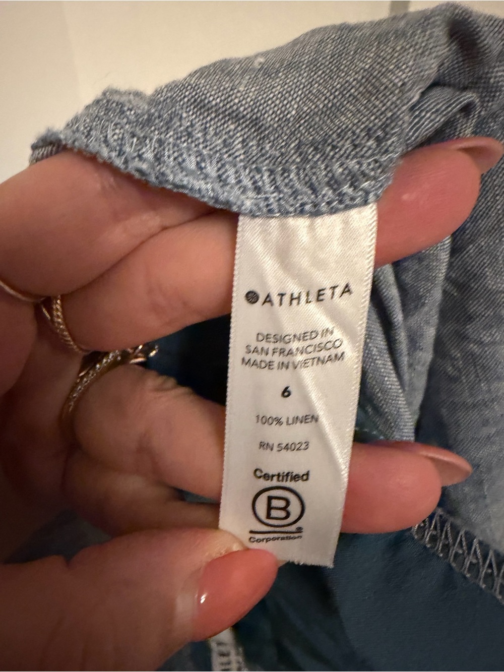 Athleta Cabo Linen Shorts Light Blue Chambray Smocked Waist Drawstring Size 6 - Picture 6 of 6